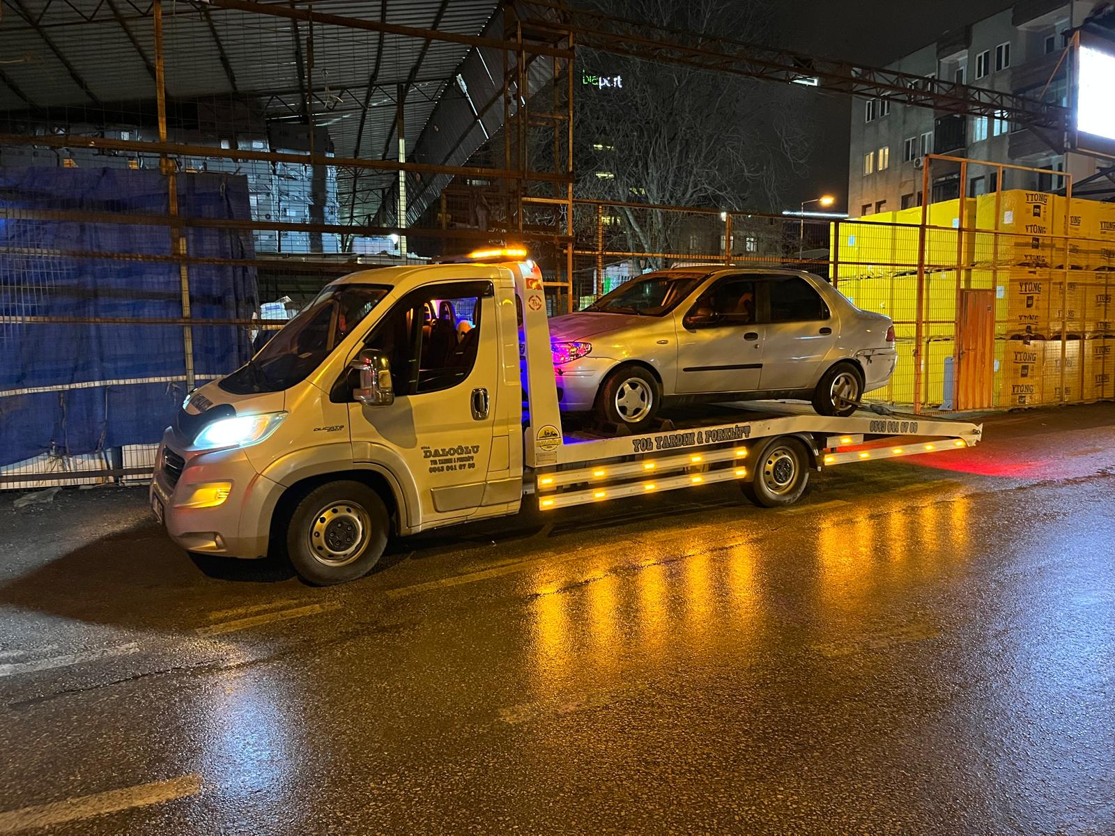 Yağmurlu havada yol yardım